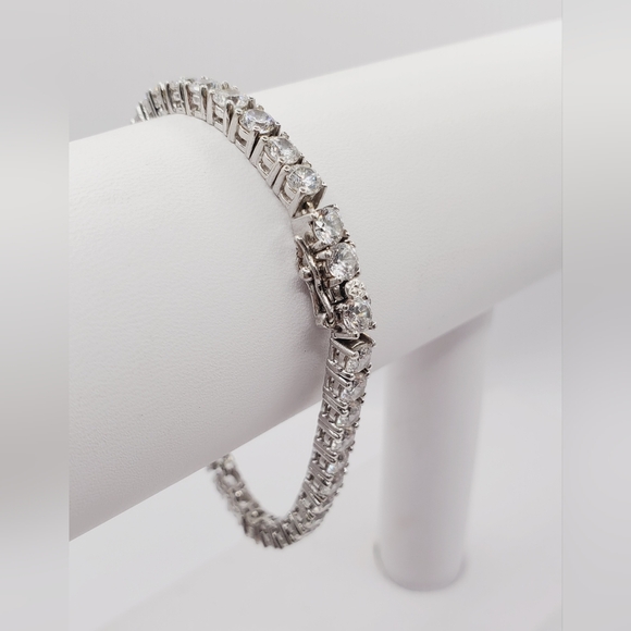925 Sterling Silver Round 7.5 Carat Simulated Diamond Tennis Bracelet - Picture 4 of 6